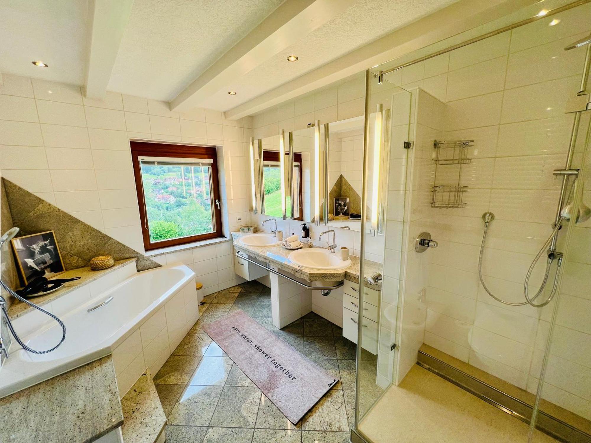 Panoramablick Mit Privatparkplatz, 2 Balkone Und 1,5 Baeder * Titisee-Neustadt