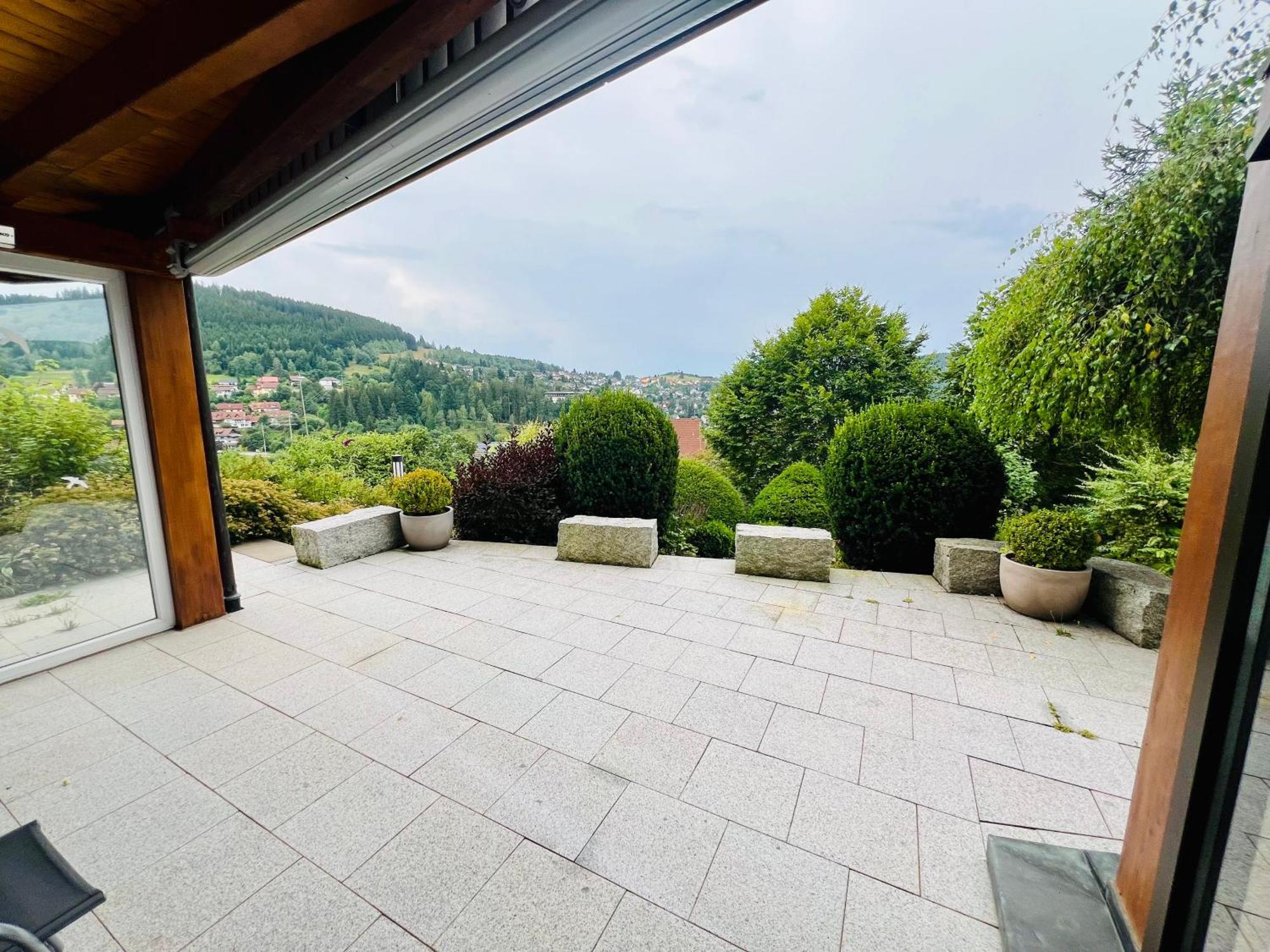 Apartment Panoramablick Mit Privatparkplatz, 2 Balkone Und 1,5 Baeder *