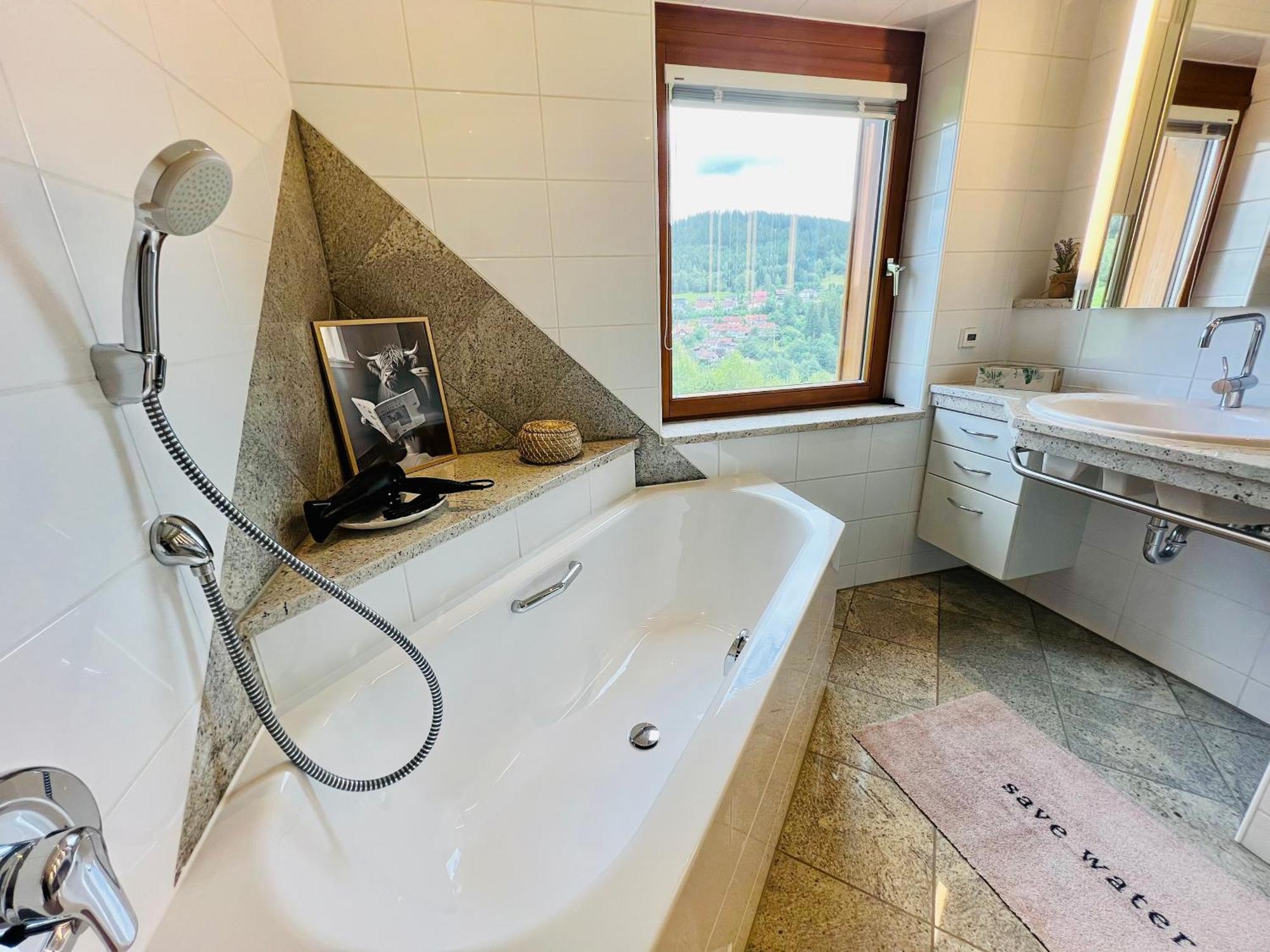 Panoramablick Mit Privatparkplatz, 2 Balkone Und 1,5 Baeder Apartment *