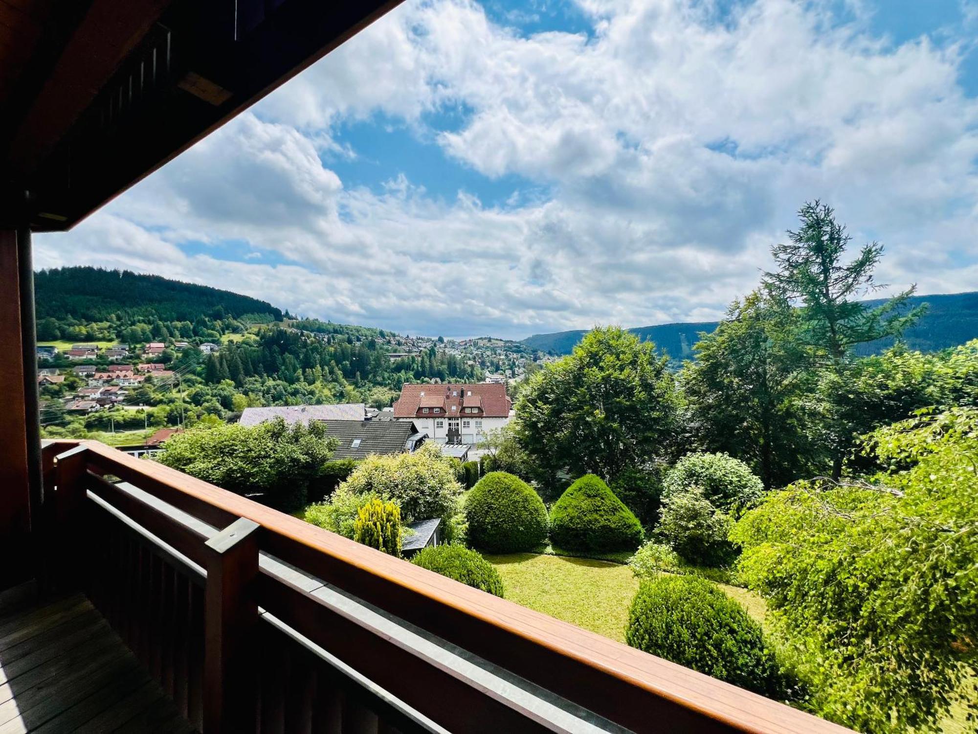 Panoramablick Mit Privatparkplatz, 2 Balkone Und 1,5 Baeder *