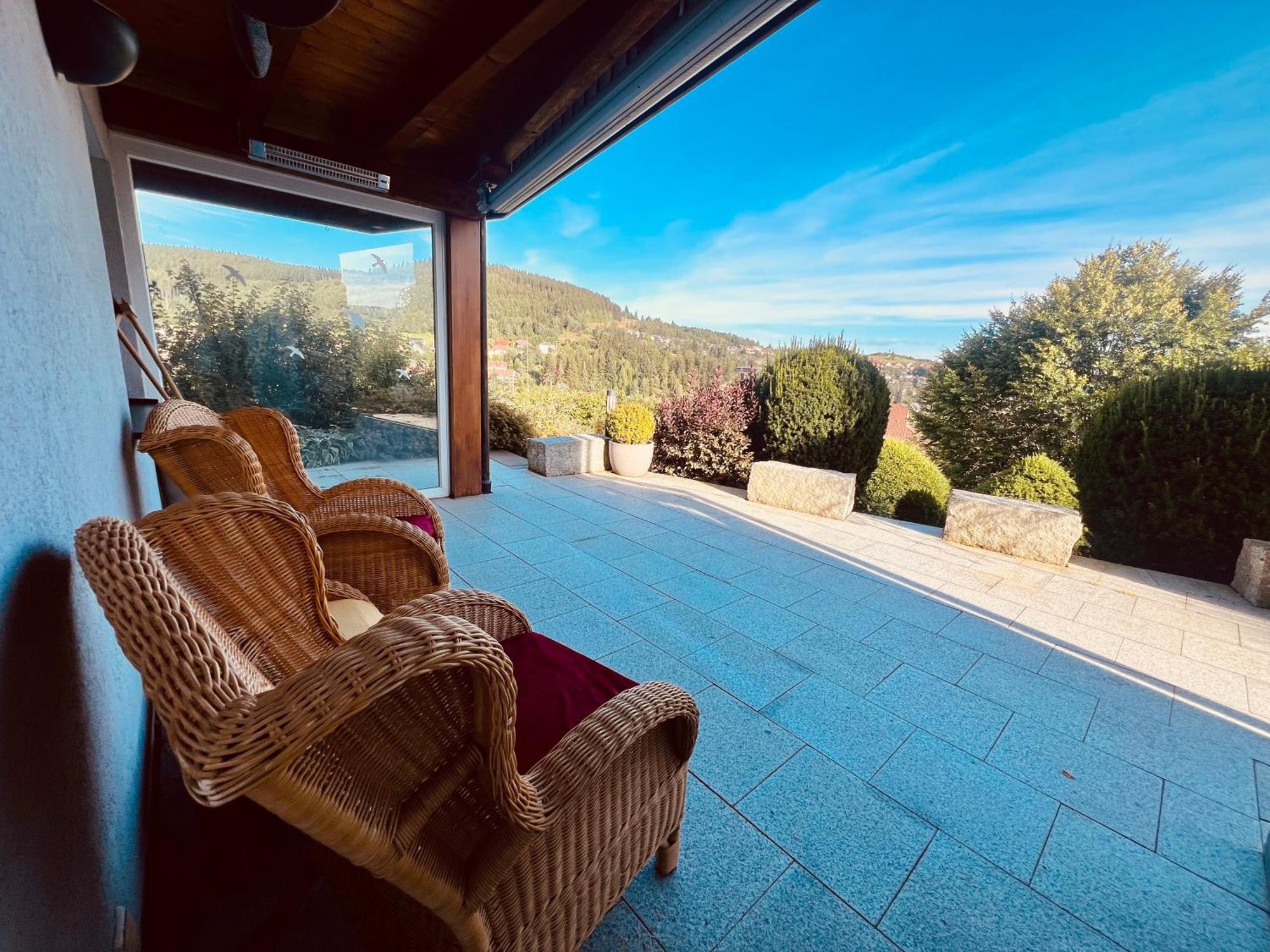 Panoramablick Mit Privatparkplatz, 2 Balkone Und 1,5 Baeder Apartment *